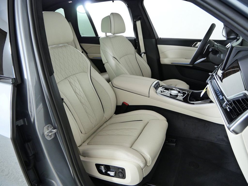 New 2026 Skyscraper Grey Metallic BMW xDrive50e image 20