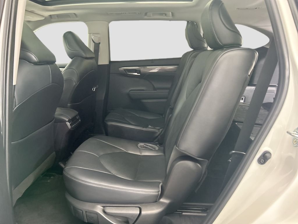 Used 2023 Pearl Toyota Platinum image 19