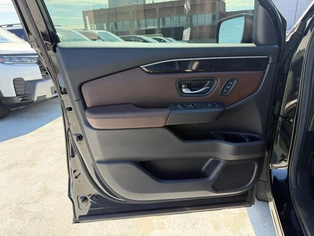 Used 2025 Black Honda Elite image 10