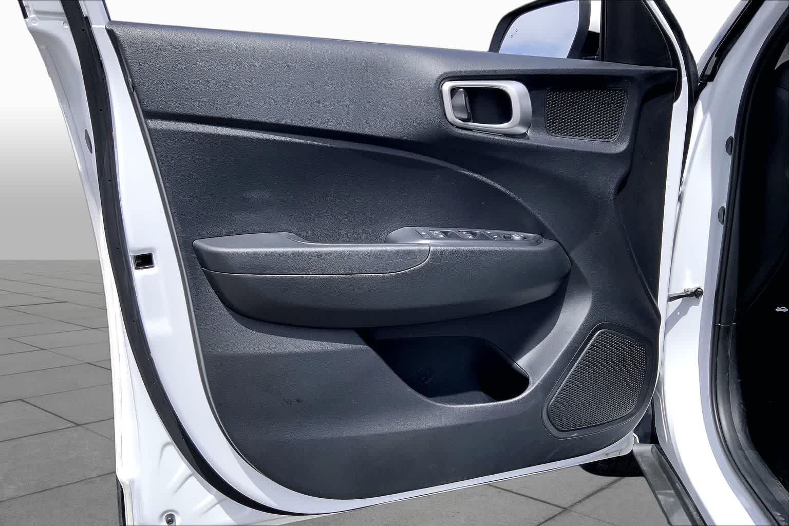 Used 2025 Lunar White Hyundai SEL image 22