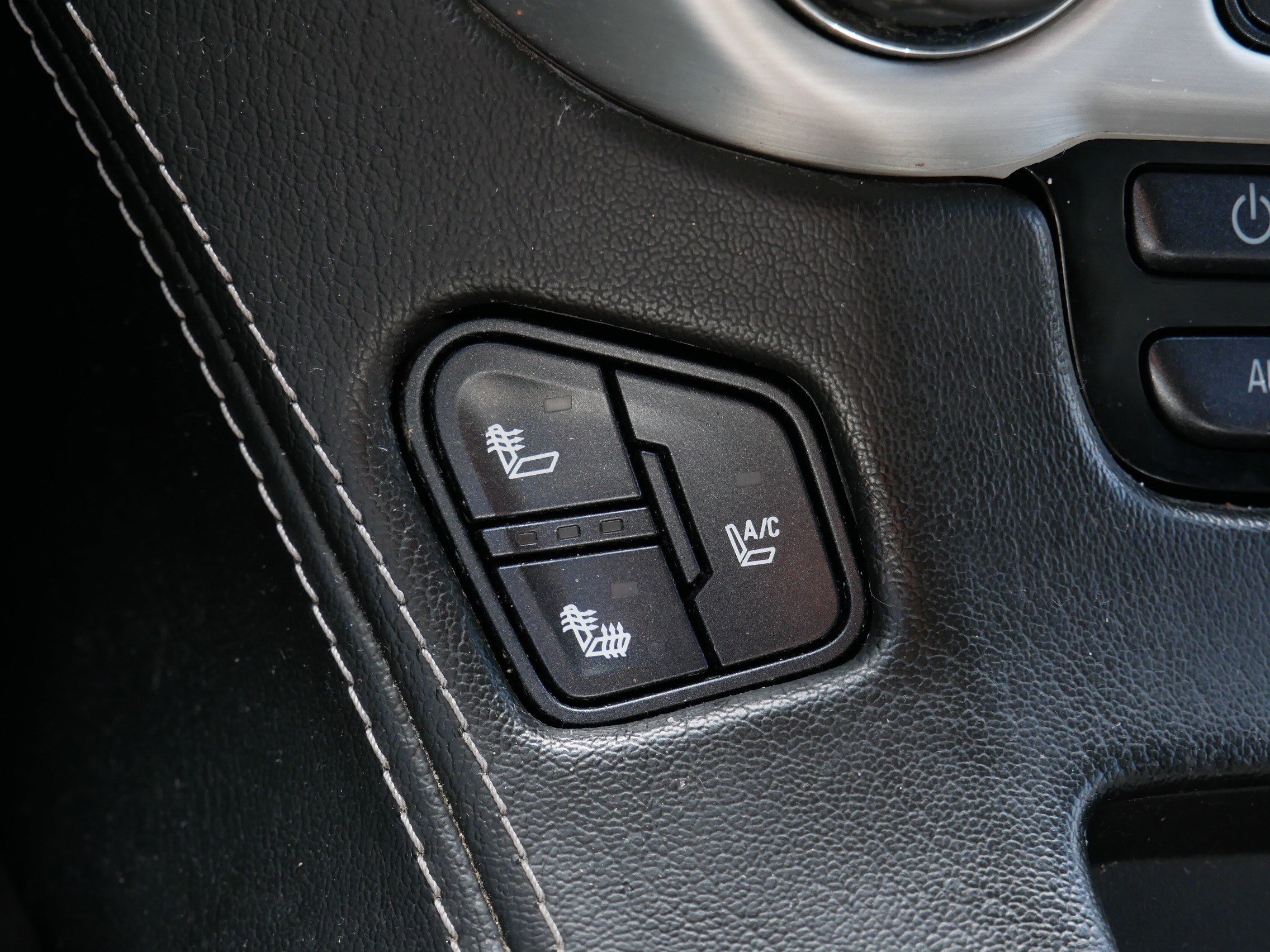 Used 2015 Onyx Black GMC SLT image 32