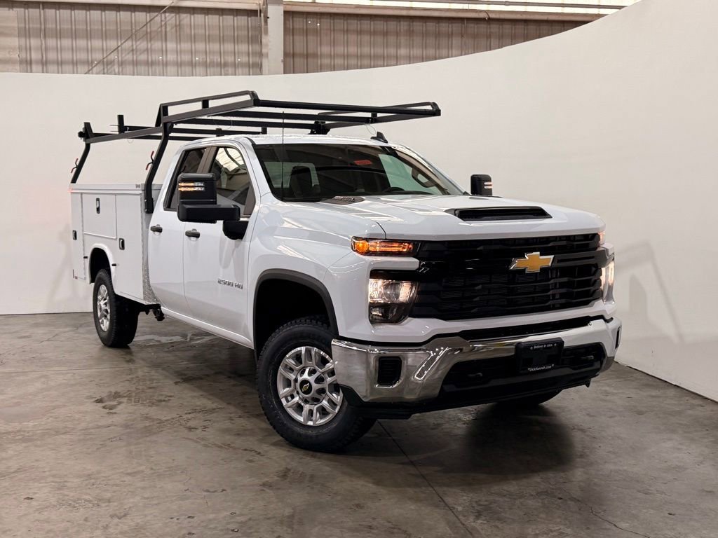 New 2026 Summit White Chevrolet WT image 7