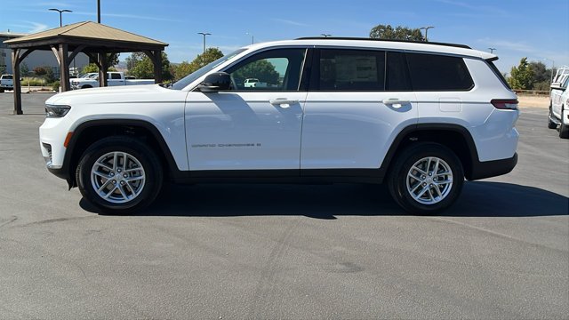 New 2026 Bright White Clear-Coat Exterior Paint Jeep Laredo image 6
