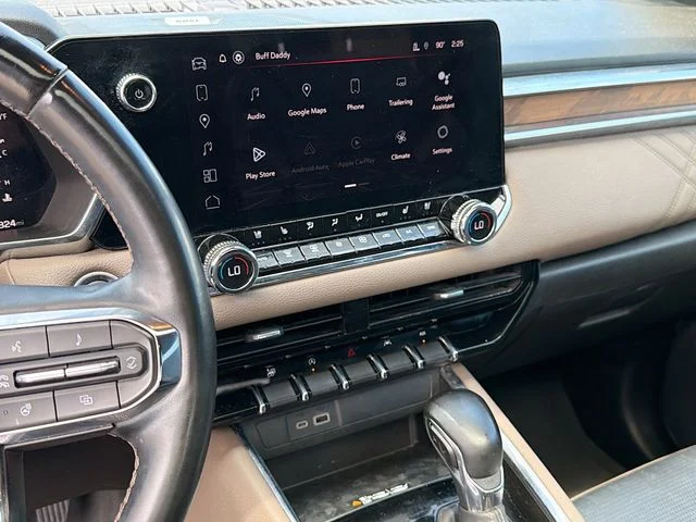 Used 2023 White GMC Denali image 28