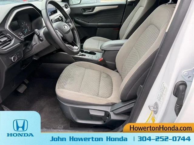 Used 2022 White Ford SE image 12