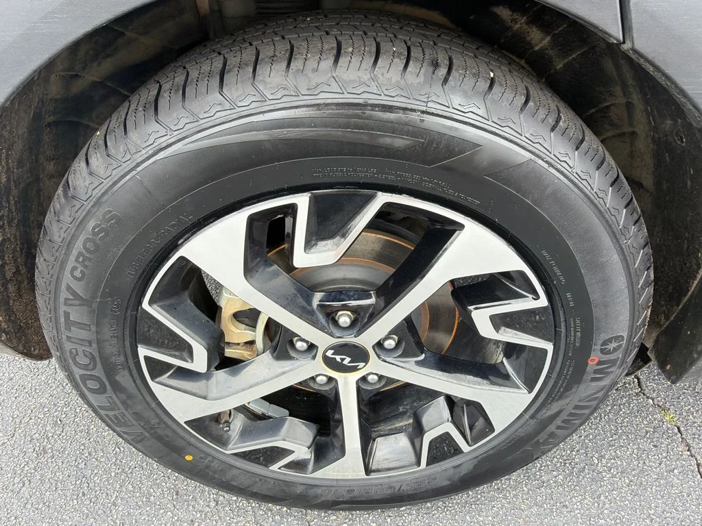 Used 2023 White Kia EX image 17