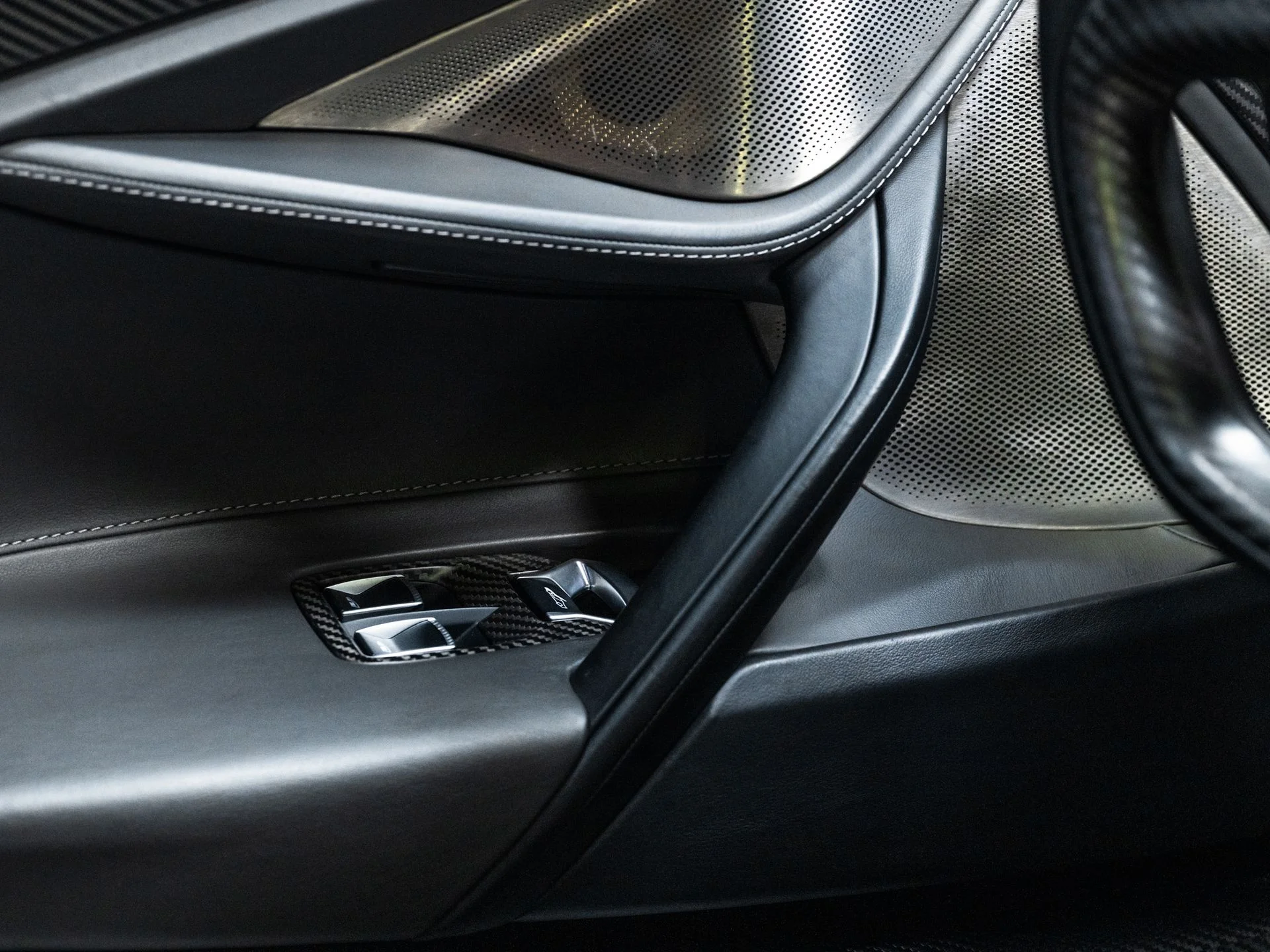 Used 2018 Quartz McLaren Luxury image 31