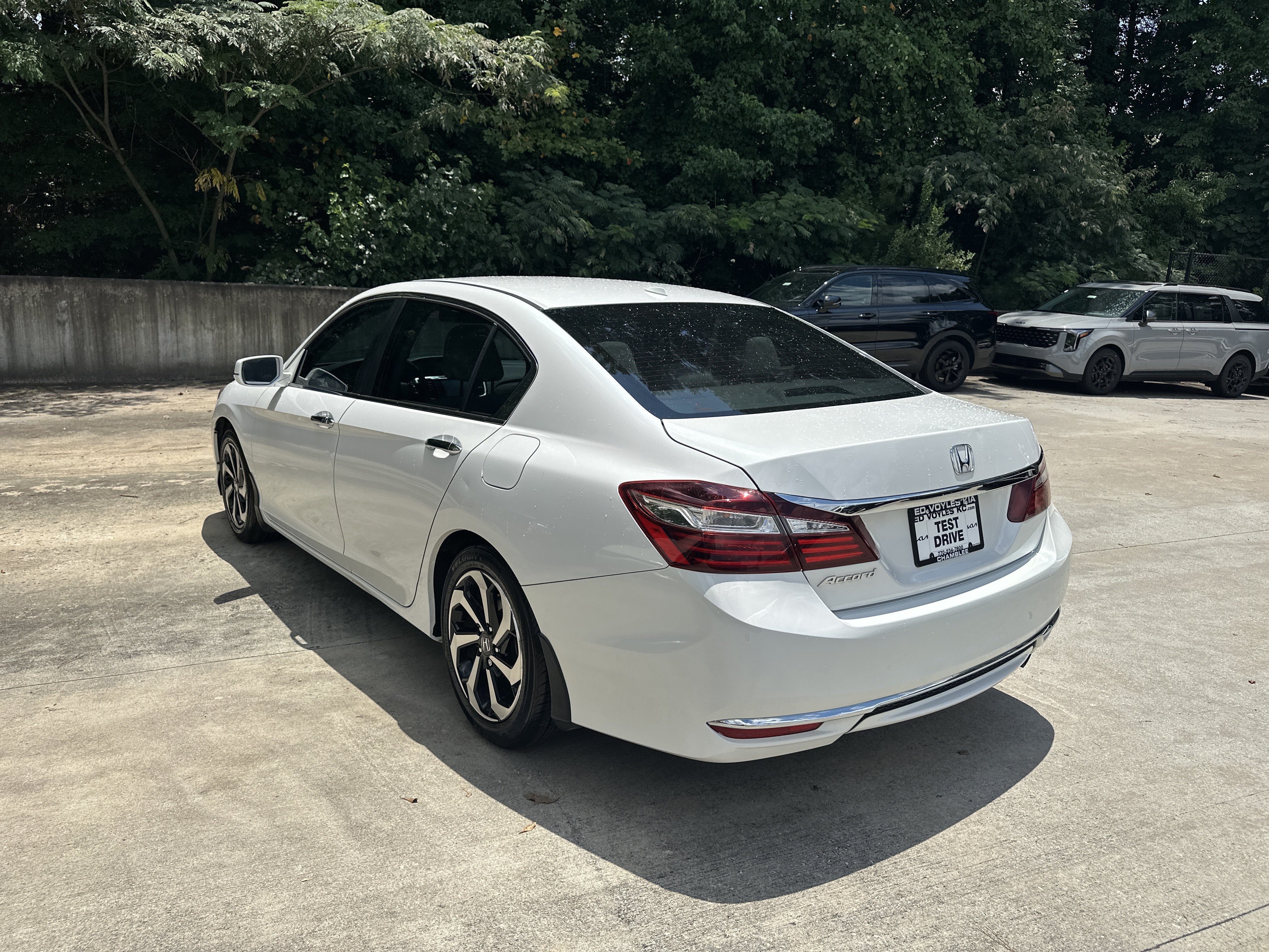 Used 2016 White Orchid Pearl Honda EX image 8