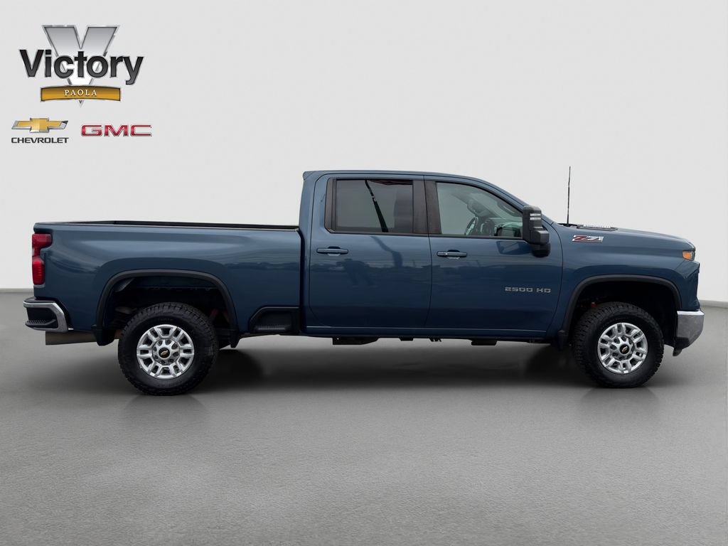 Used 2024 Lakeshore Blue Metallic Chevrolet LT image 7
