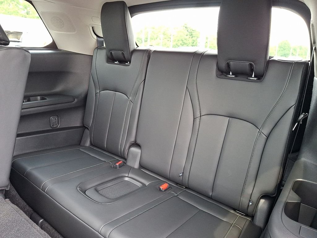 Used 2026 White INFINITI LUXE image 12