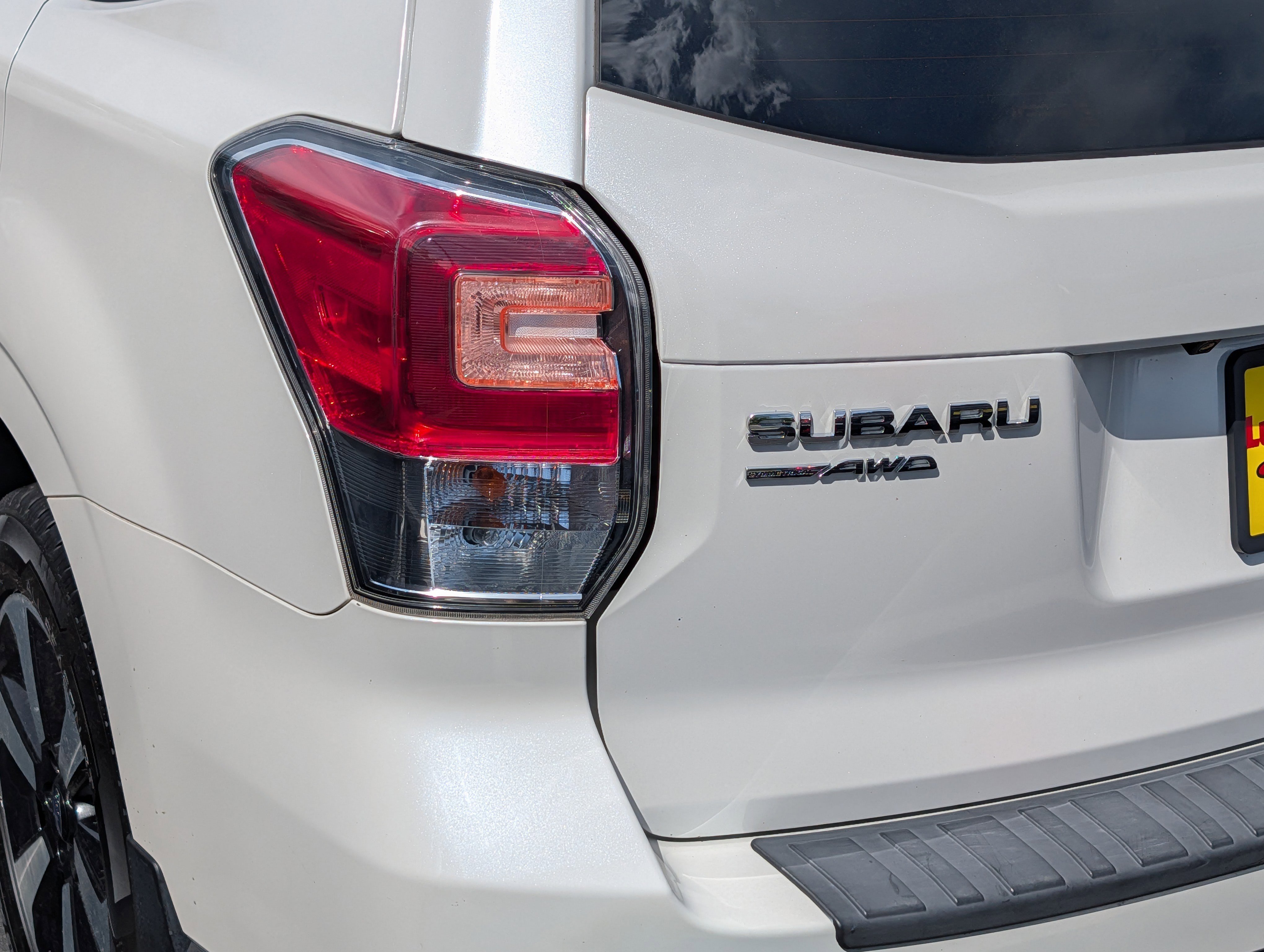 Used 2018 Crystal White Pearl Subaru Premium image 17