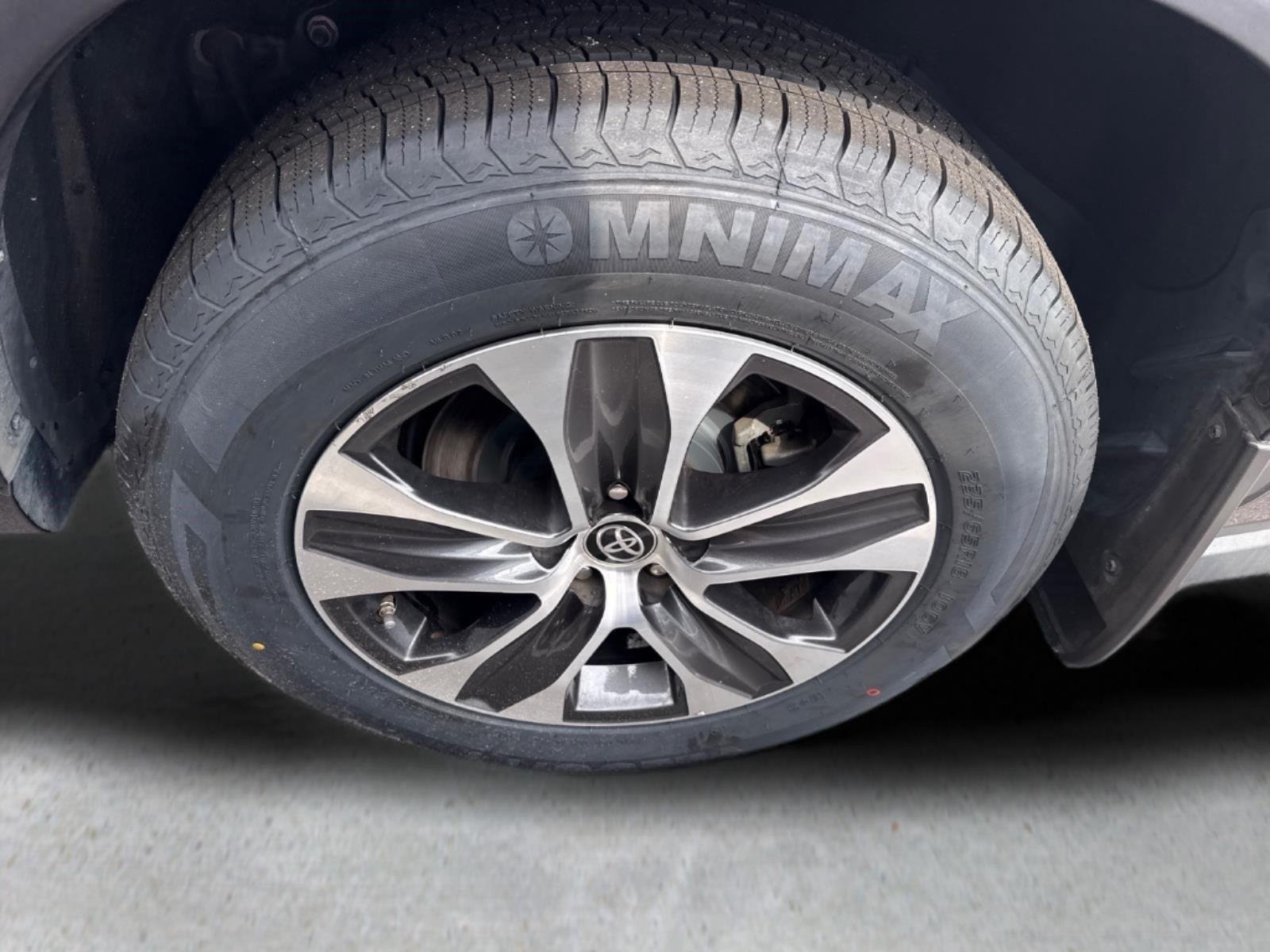 Used 2021 Magnetic Gray Metallic Toyota XLE image 6