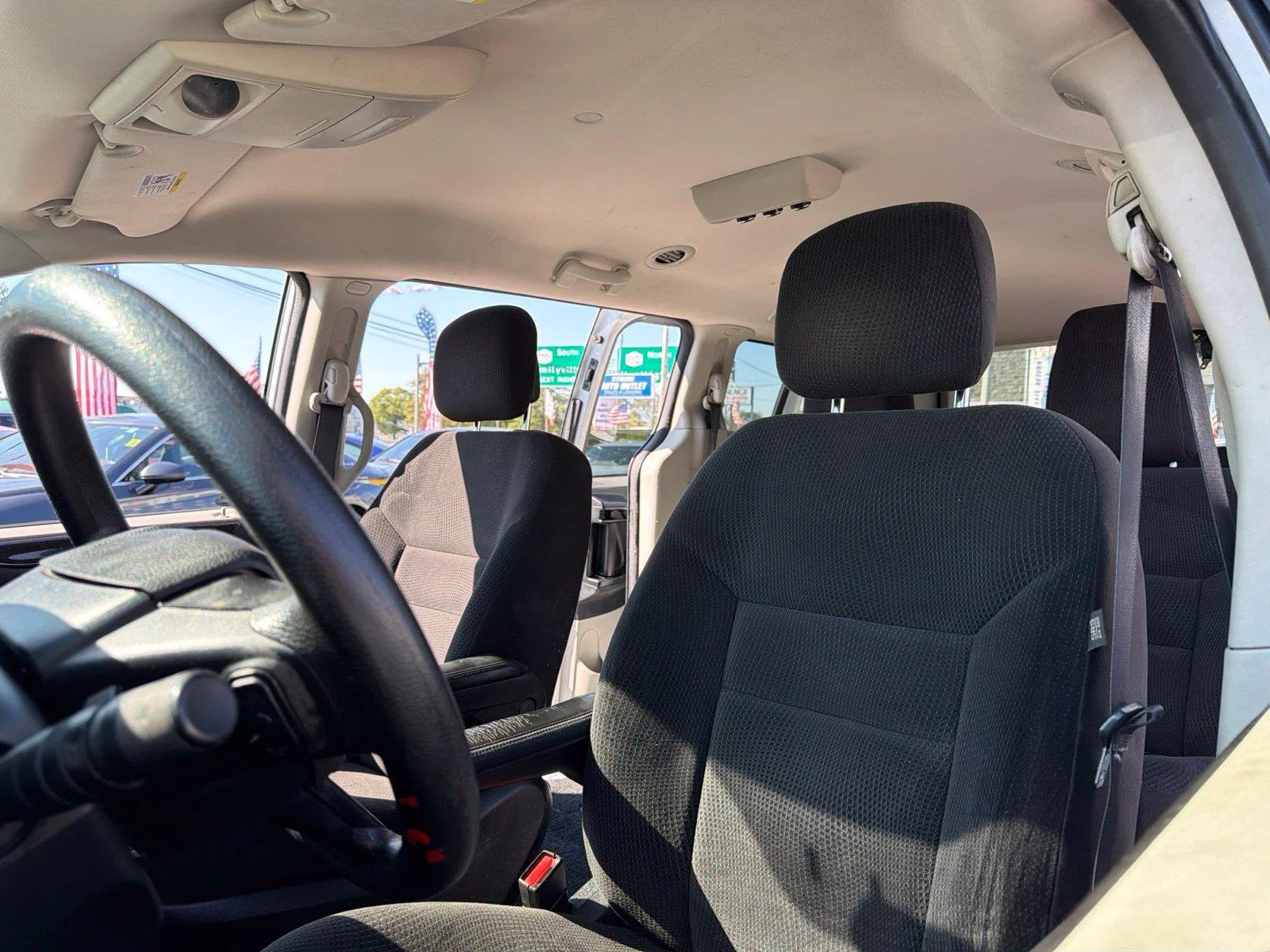 Used 2017 White Dodge SE image 22