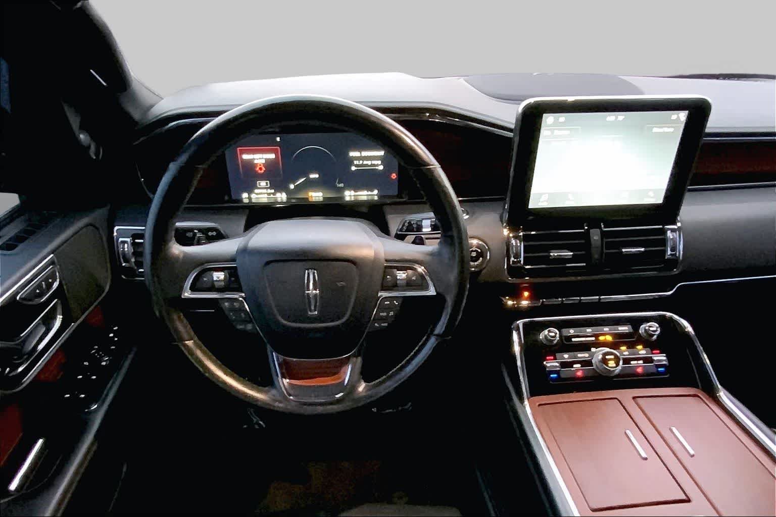 Used 2018 Black Velvet Lincoln Select image 6