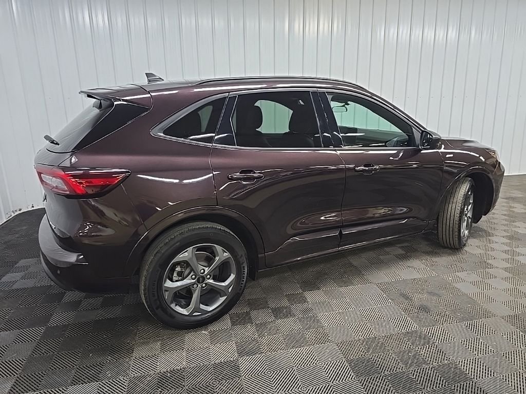 Used 2023 Red Ford ST-Line image 3