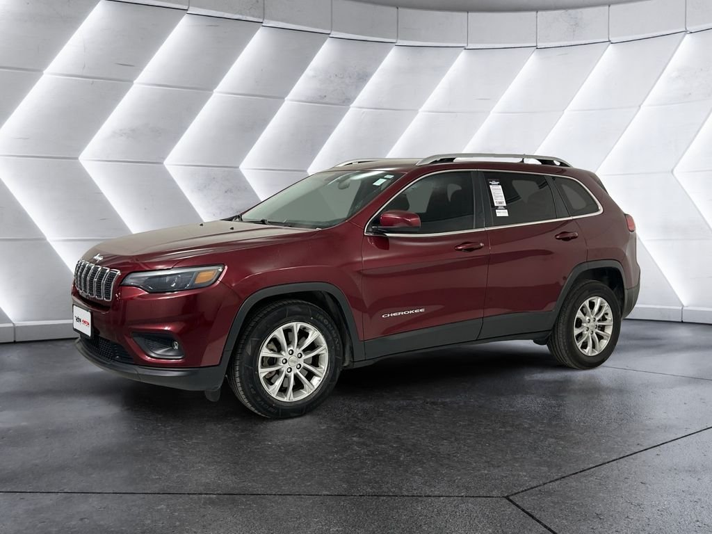 Used 2019 Red Jeep Latitude image 3
