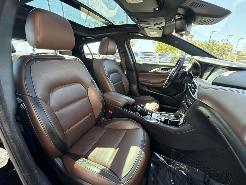 Used 2017 Black INFINITI Premium image 28