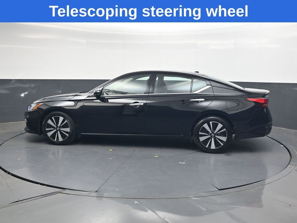 Used 2022 Black Nissan 2.5 SL image 7