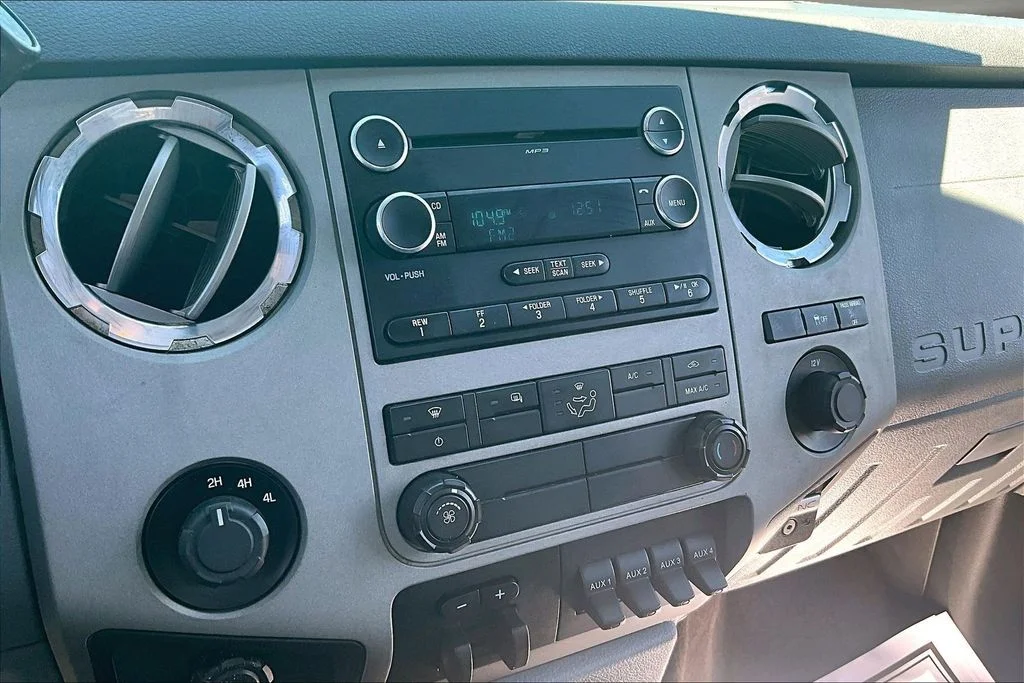 Used 2016 Blue Ford XLT image 6