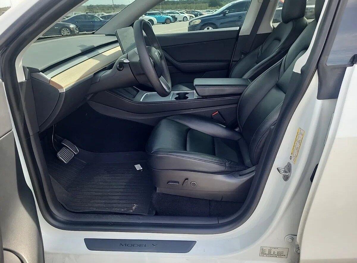 Used 2021  Tesla Long Range image 8