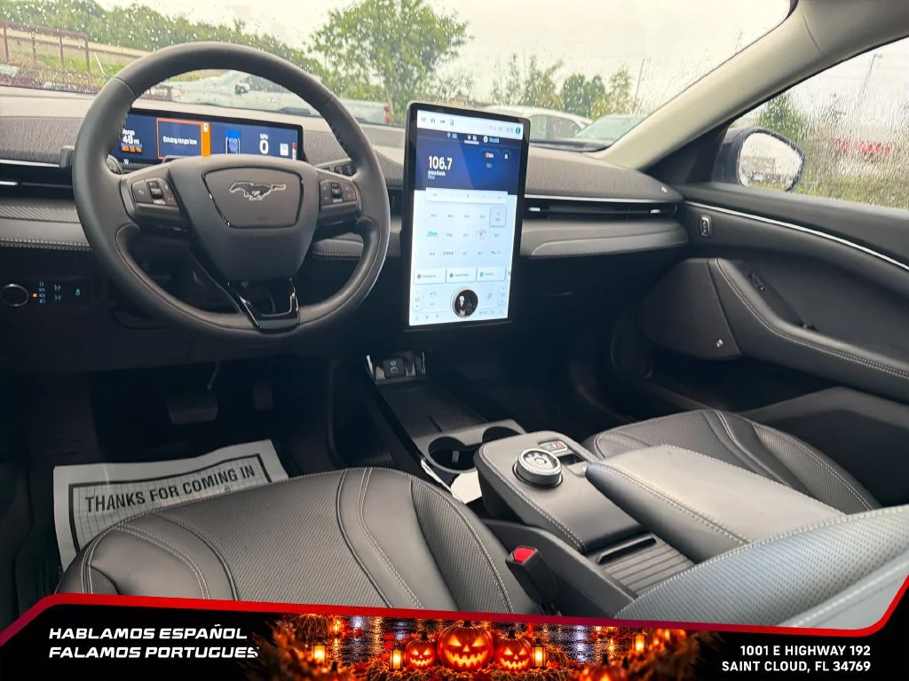 Used 2022  Ford Premium image 26