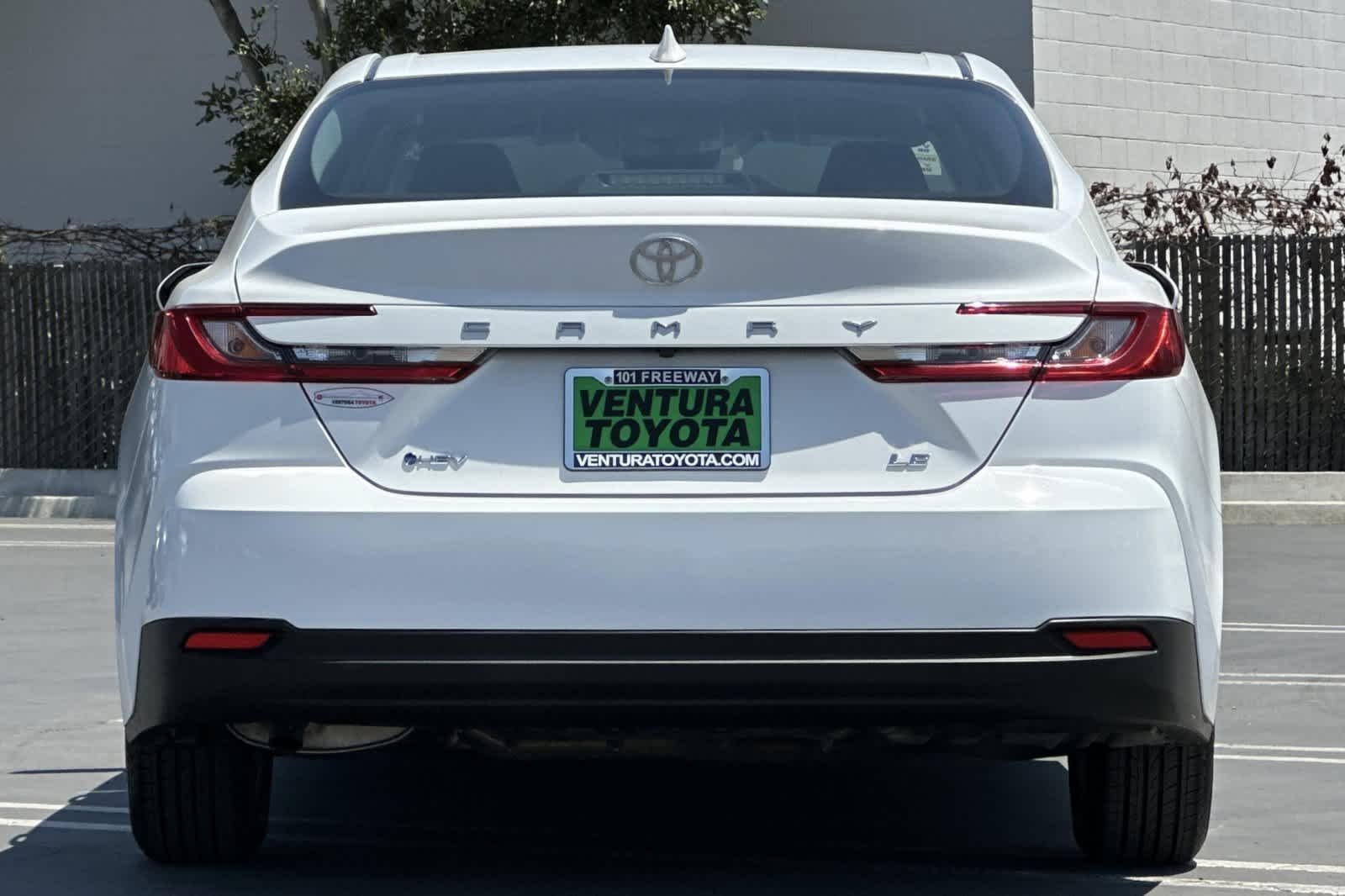 Used 2025 Ice Cap Toyota LE image 5