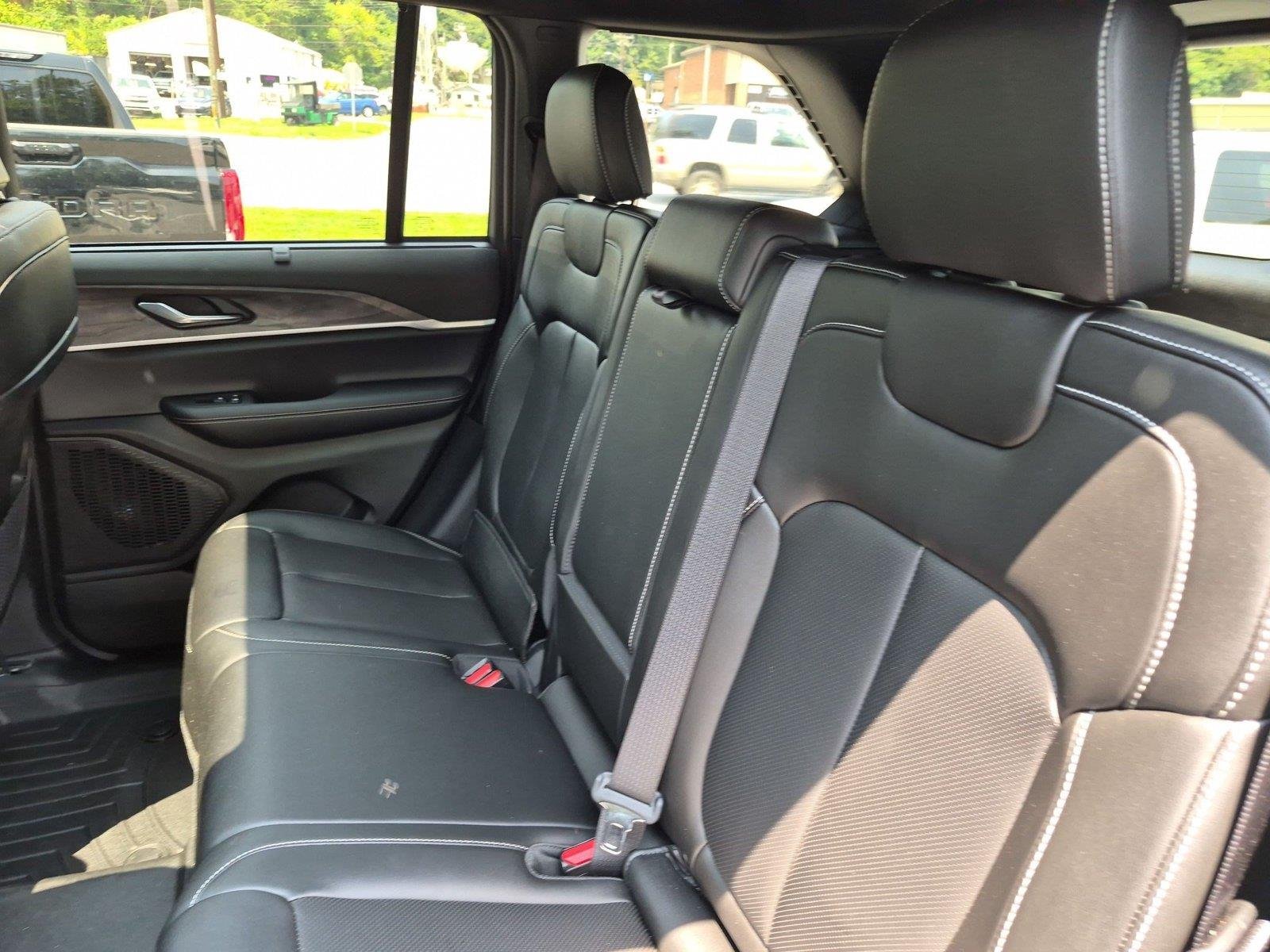 Used 2025 Baltic Gray Metallic Clearcoat Jeep Limited image 34