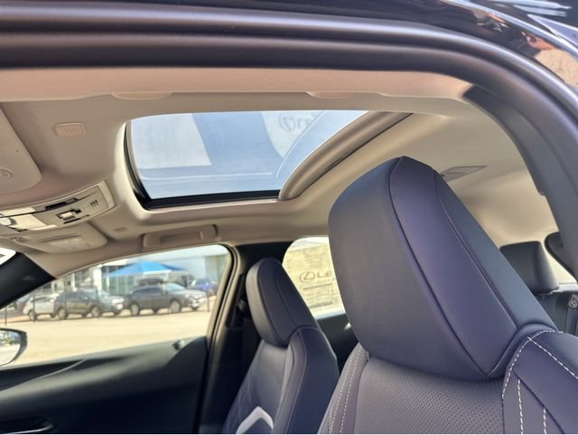 2026 Lexus UX Hybrid 300h Premium - Photo 7