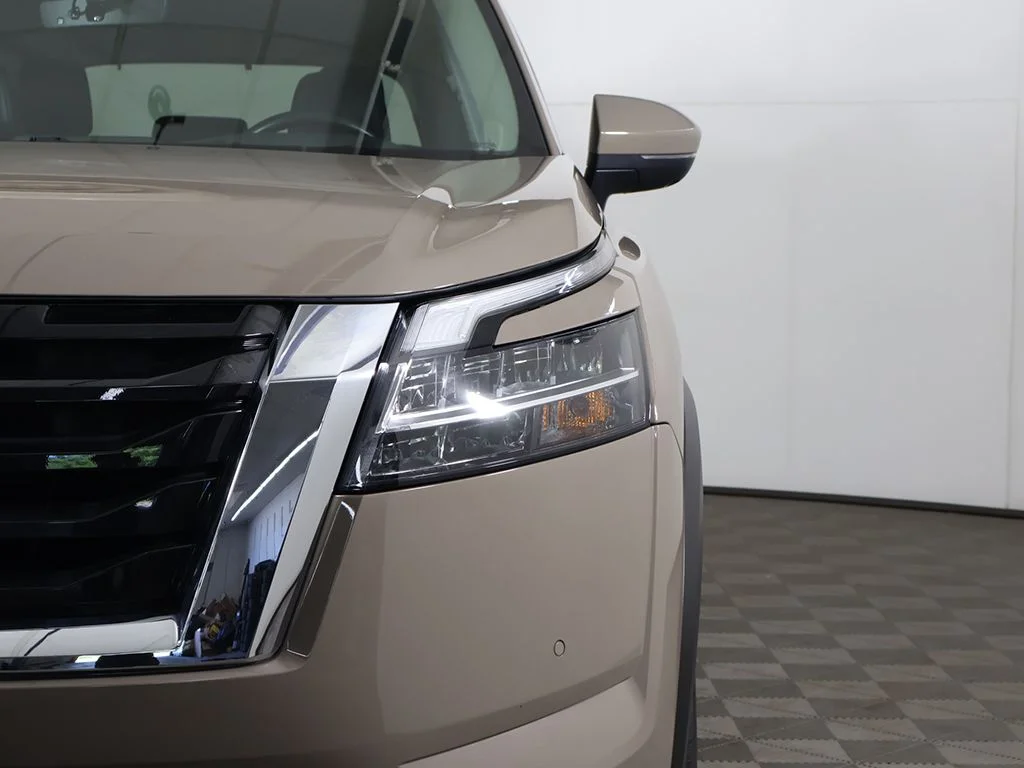 Used 2023 Beige Nissan Platinum image 20