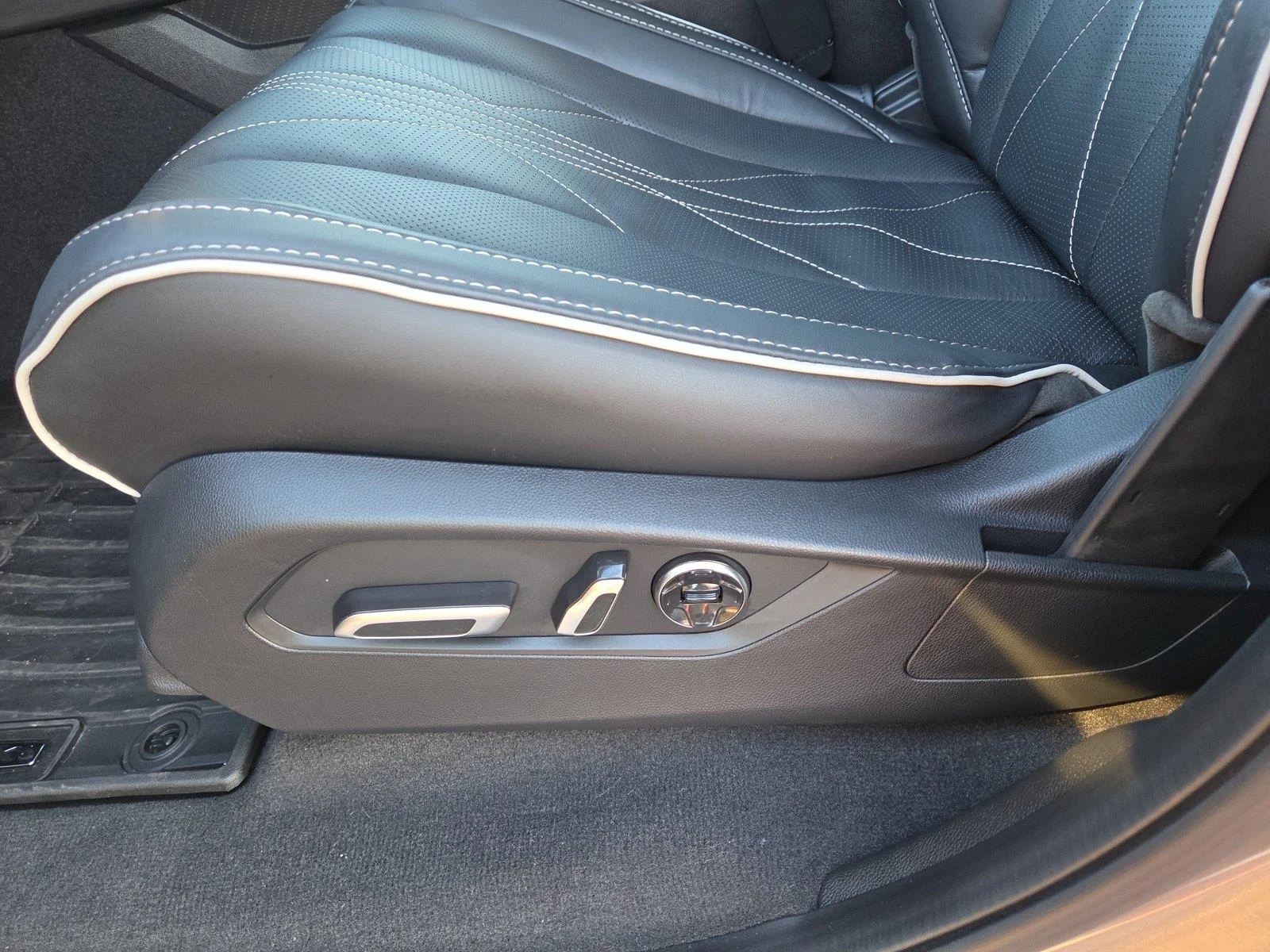Used 2026 Liquid Carbon Metallic Acura SH-AWD with Advance Package image 21