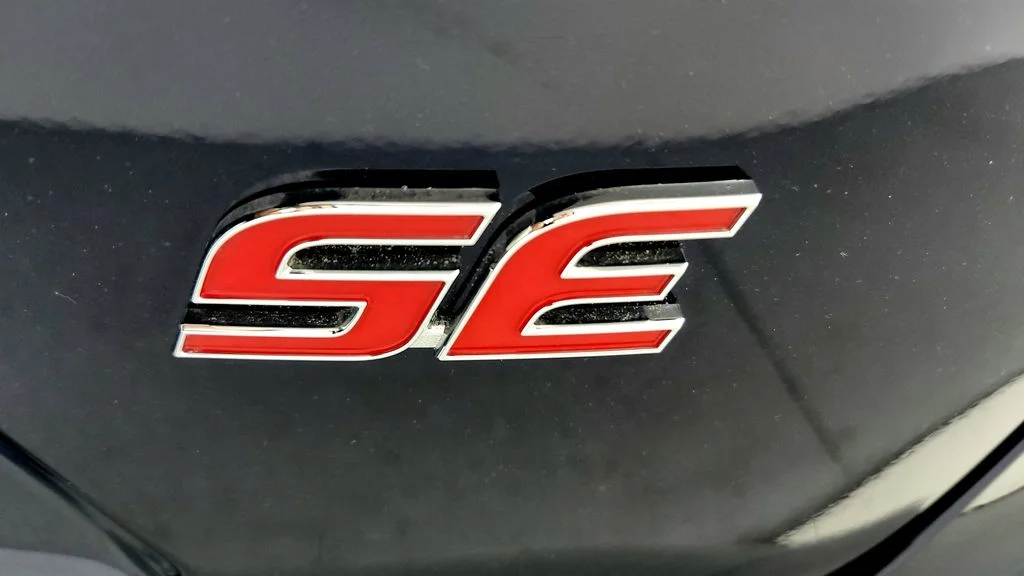 Used 2023  Toyota SE image 14