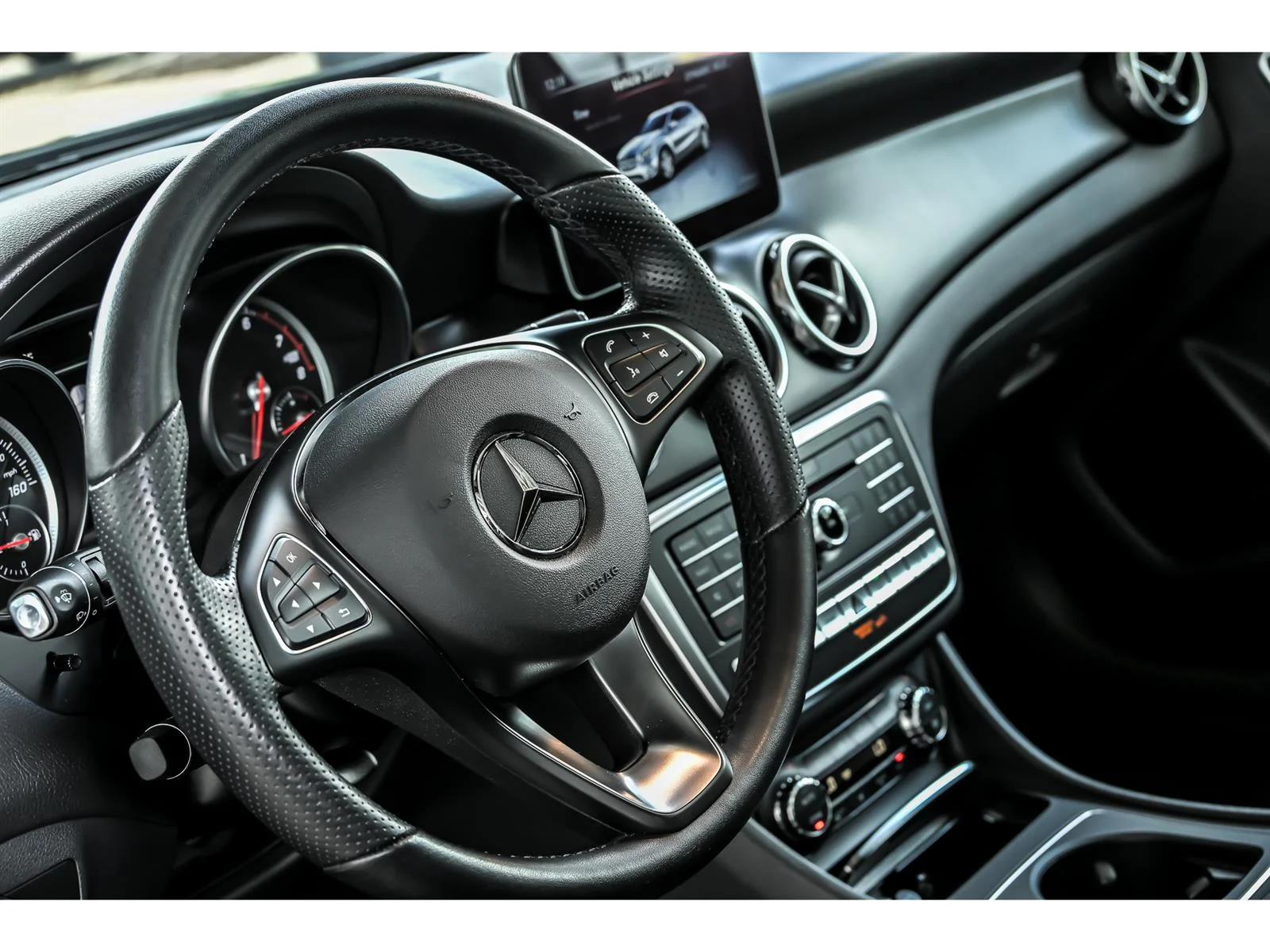 Used 2020 Black Mercedes-Benz GLA 250 4MATIC® image 15