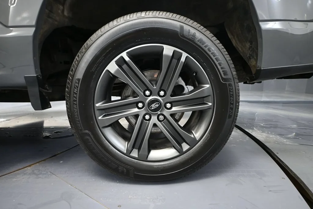 Used 2021 Gray Ford XLT image 9