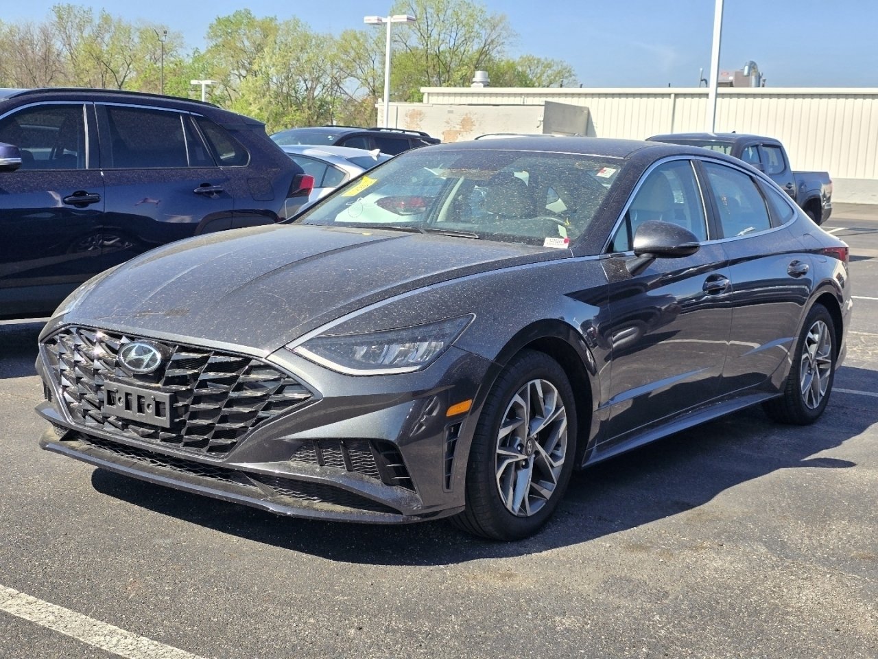 Used 2023 Gray Hyundai SEL image 3