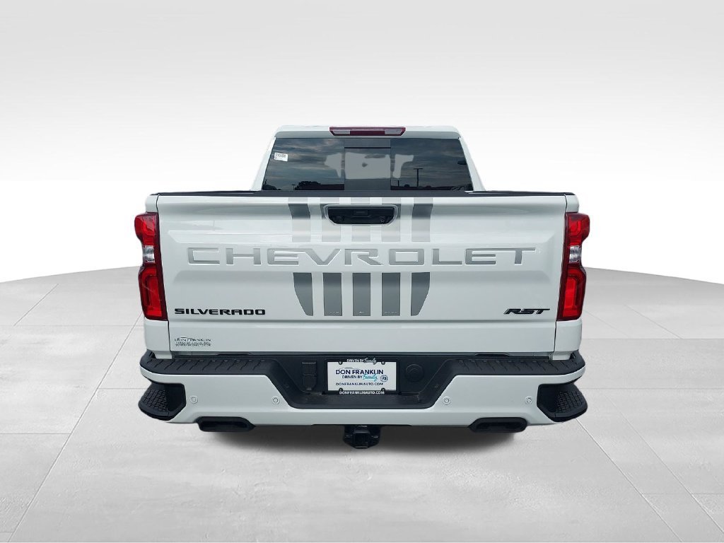 New 2026 Summit White Chevrolet RST image 4