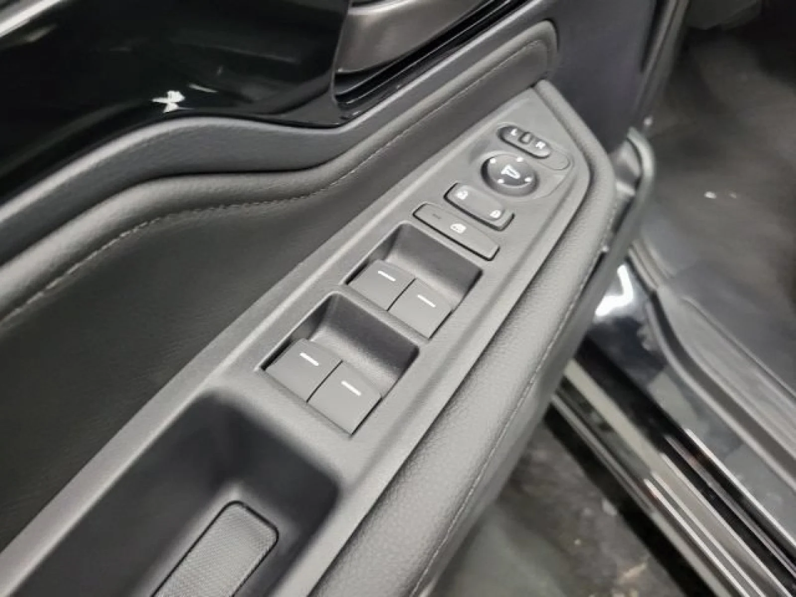 New 2026 Sonic Gray Pearl Honda Touring image 36