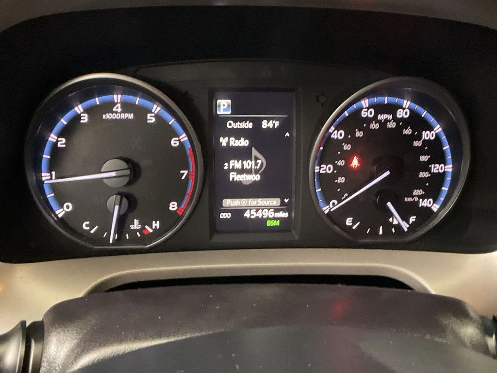 Used 2018 Super White Toyota XLE image 27