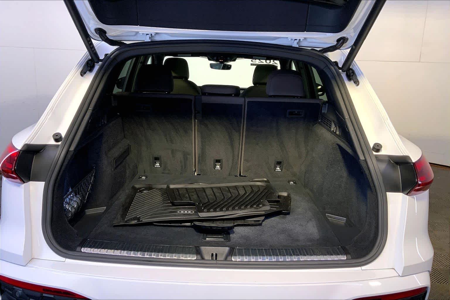 Used 2025 Arkona White Audi Premium image 37