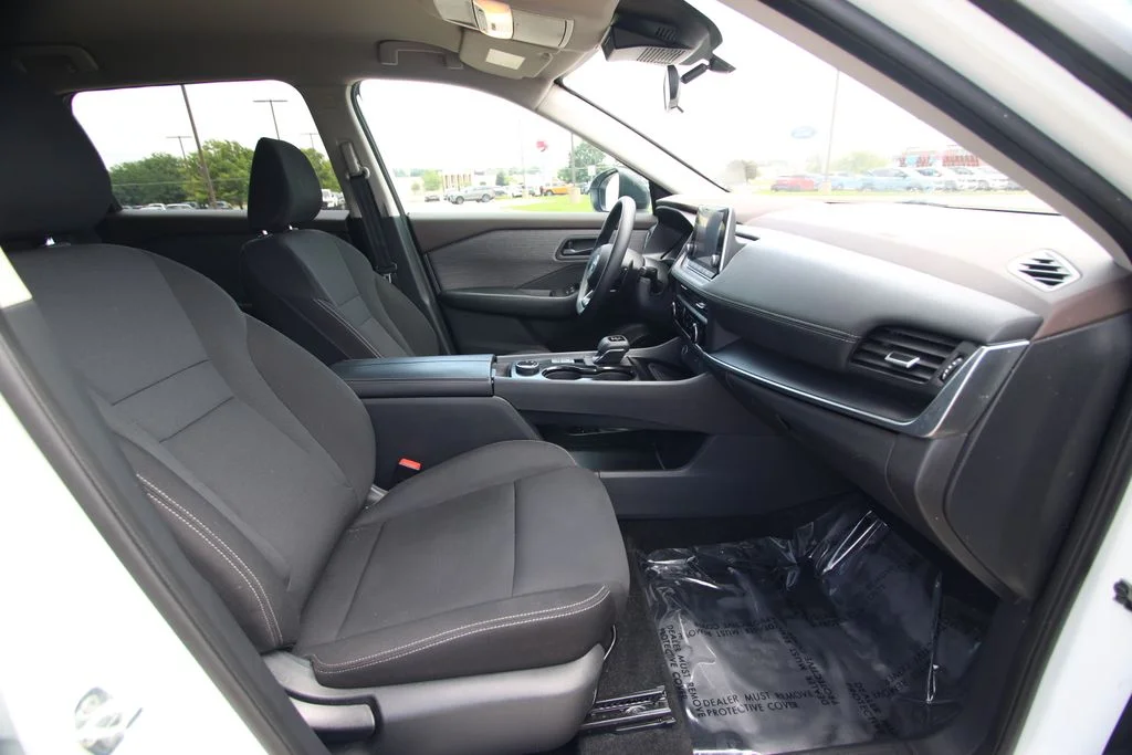 Used 2023 White Nissan S image 8