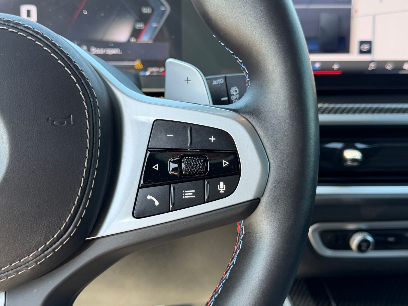 Used 2026 Black Sapphire Metallic BMW M60i image 30