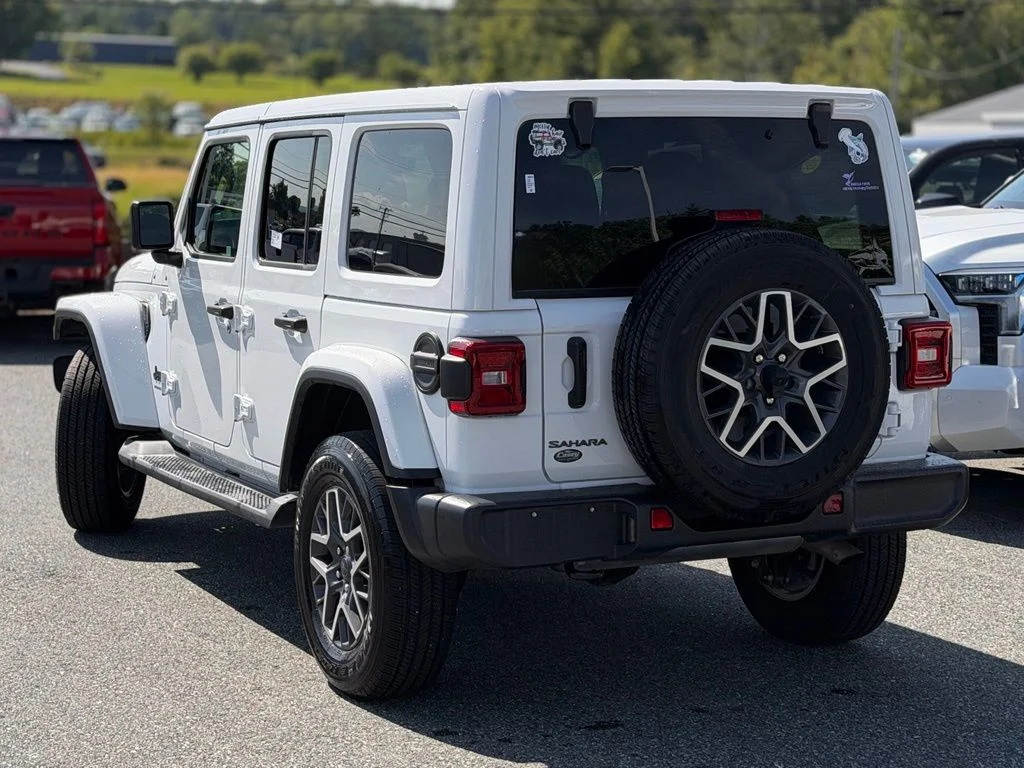 Used 2025 White Jeep Sahara image 3