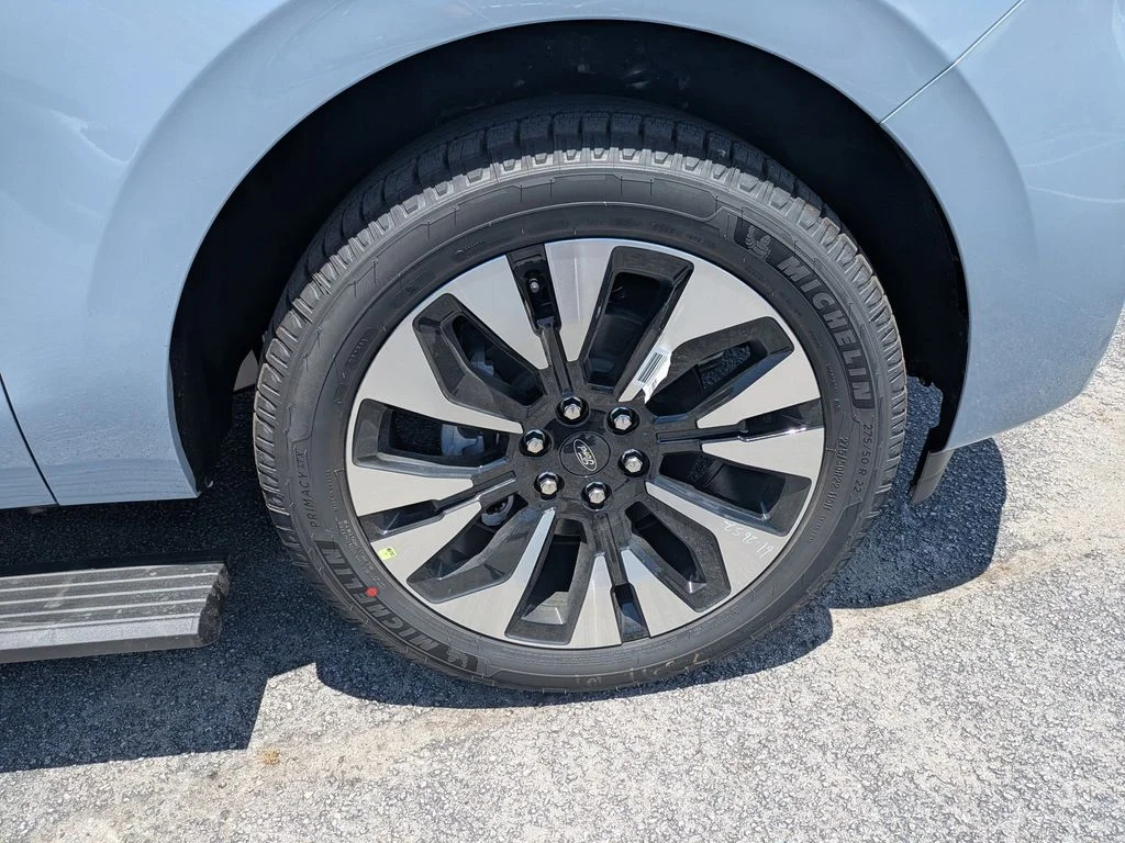 New 2026 Glacier Gray Metallic Tri-Coat Ford Platinum image 11