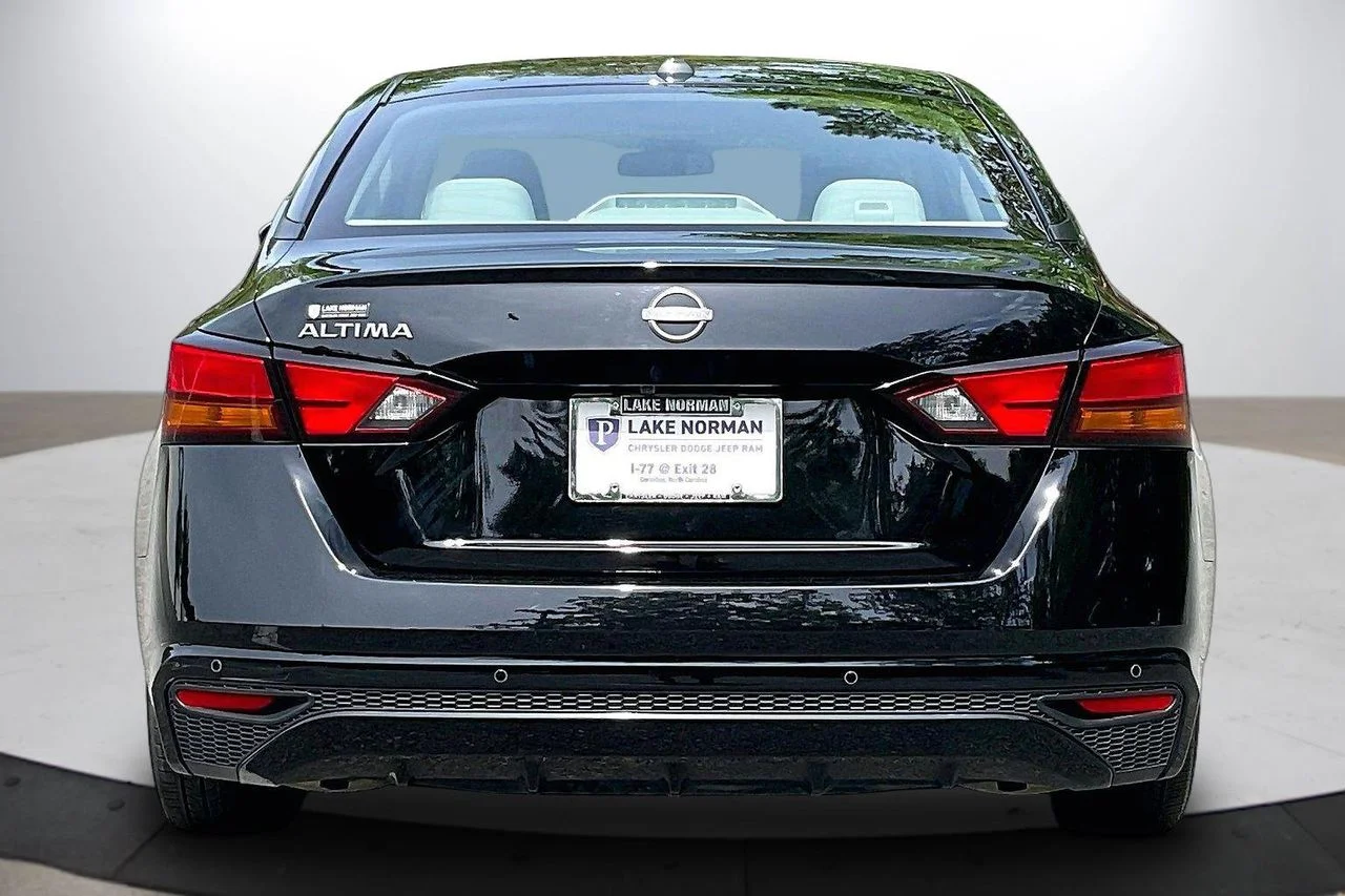 Used 2025 Black Nissan 2.5 SV image 8