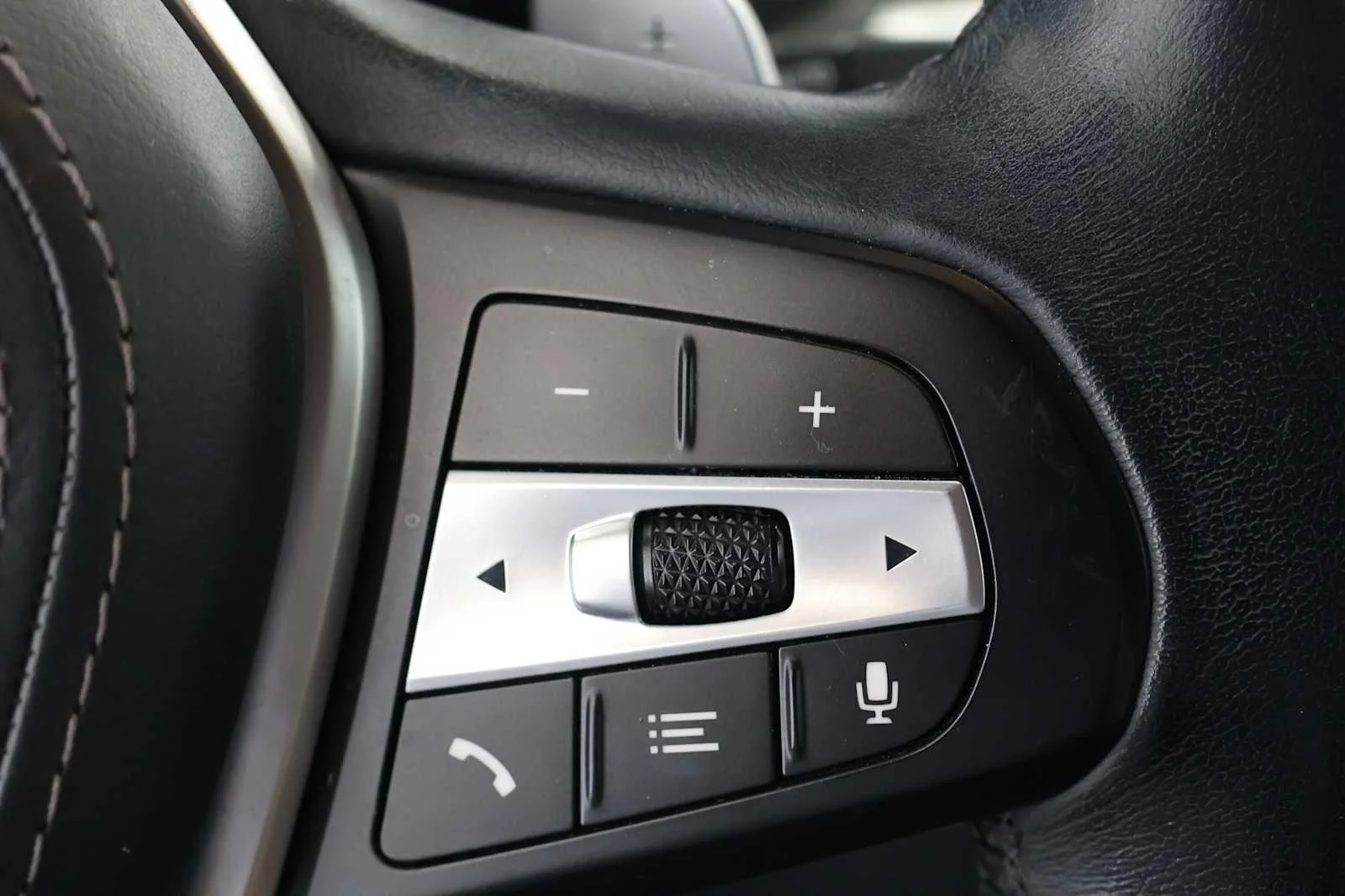 Used 2023 MINERAL WHITE BMW sDrive40i image 23