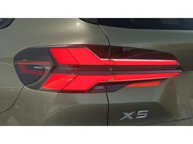 New 2026 Manhattan Green Metallic BMW xDrive40i image 8