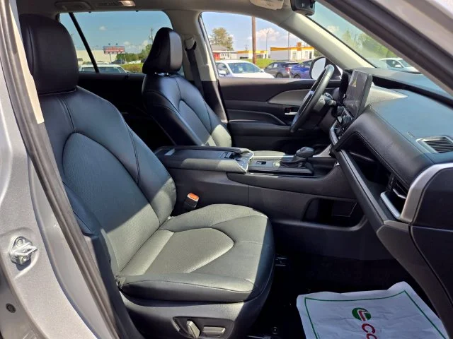 Used 2025 Silver Toyota XLE image 19