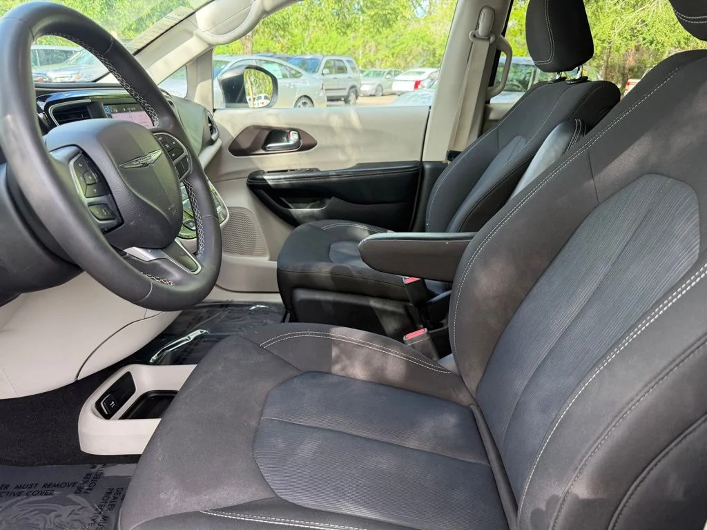 Used 2023 Crystal Metallic Chrysler LX image 15