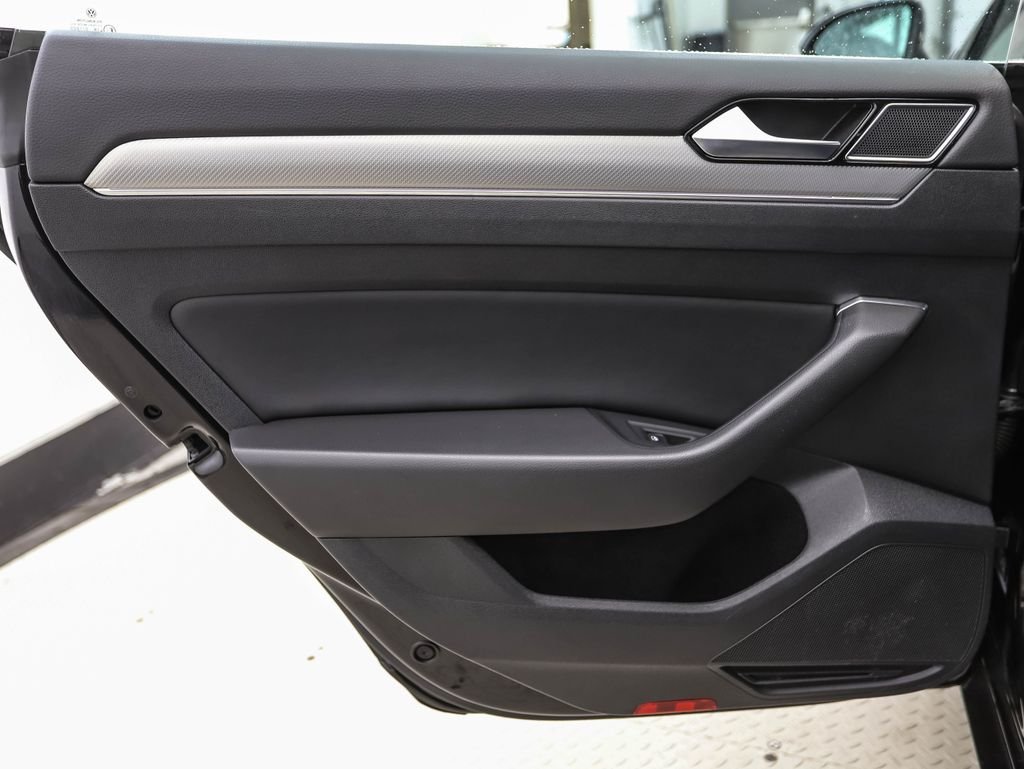 Used 2019 Deep Black Volkswagen 2.0T SEL R-Line image 20