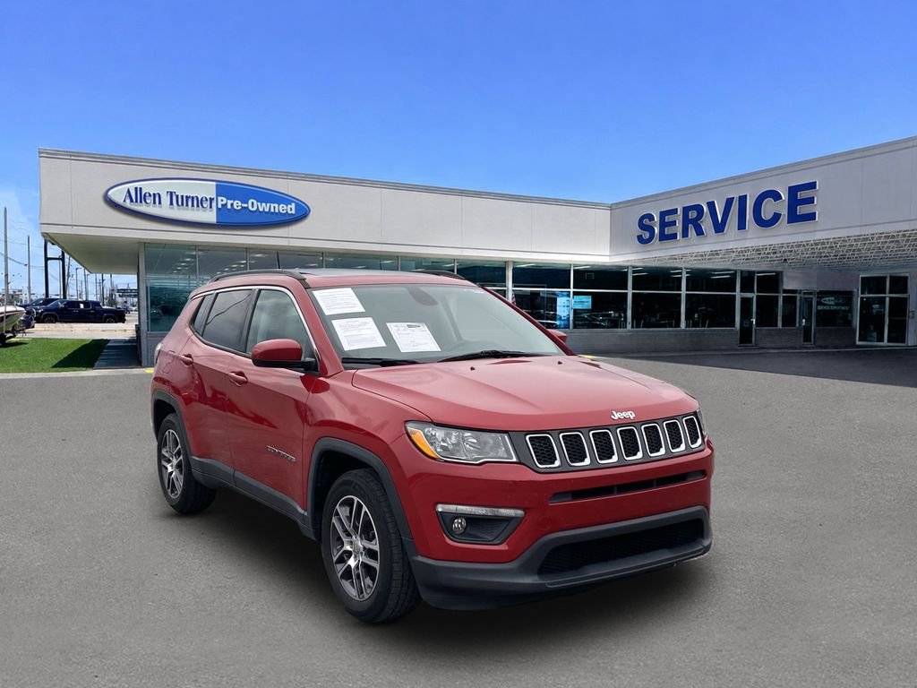 Used 2018 Redline Pearlcoat Jeep Latitude image 2