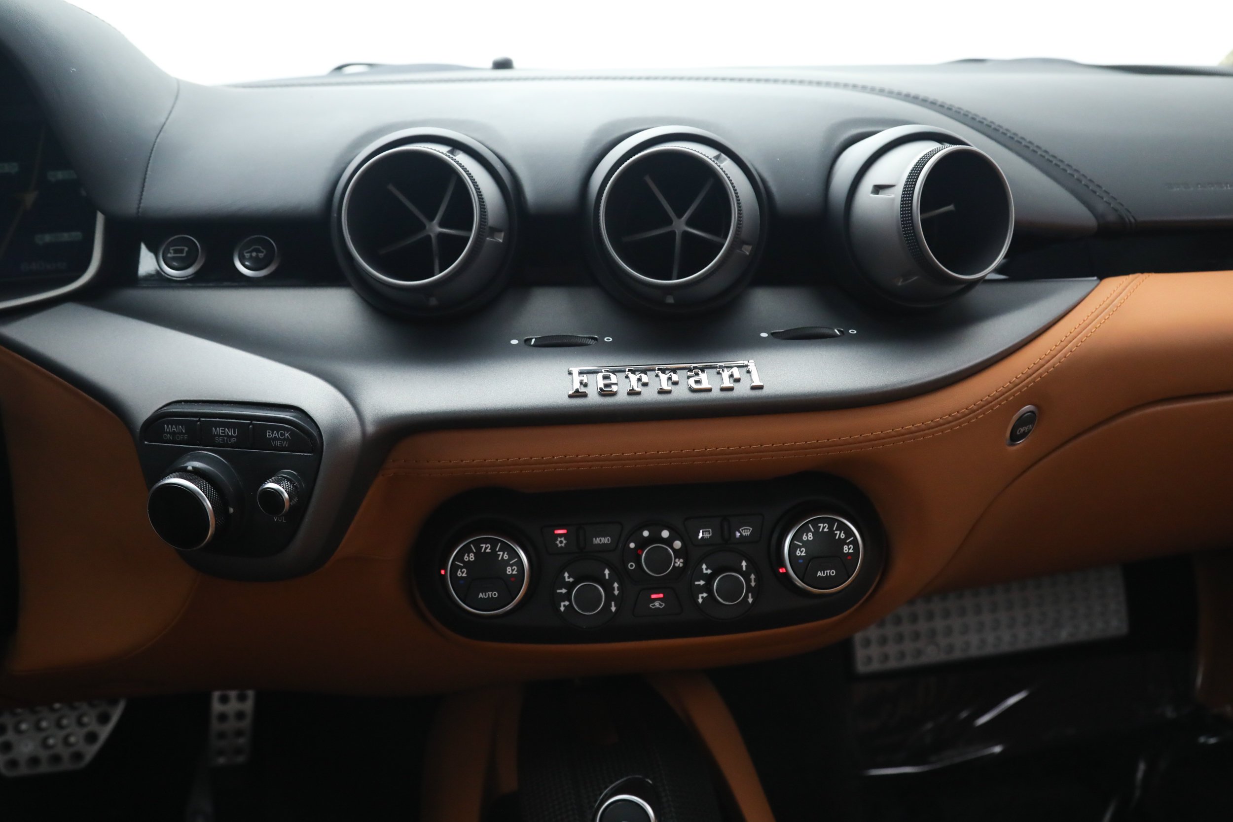 Used 2014 Red Ferrari  image 26